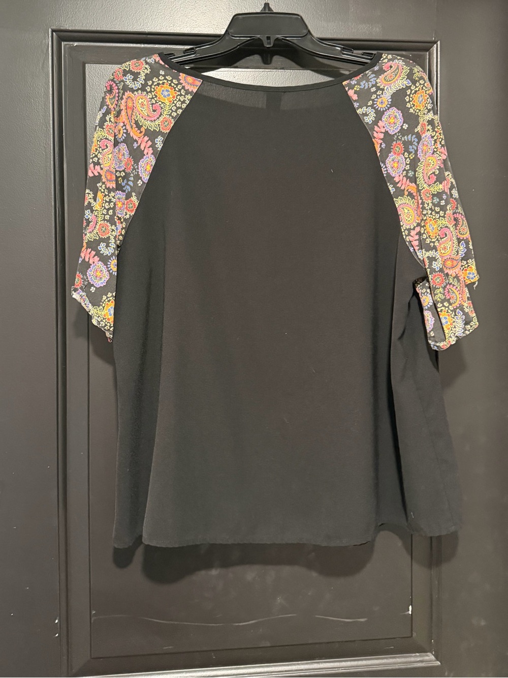 SHEIN Black Top with Multicolor Paisley Raglan Sleeves